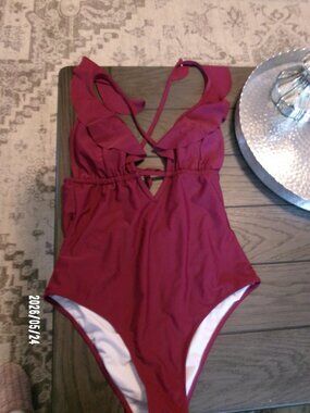 Excellent Cupshe Burgundy Heart Falbala One Piece Ruffle Bathing Suit size Large